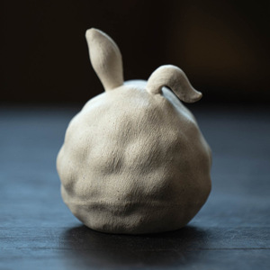 Adorno de mascota de té Zisha: Oveja de nieve y conejo de nieve hechos a mano, accesorio para ceremonia del té, arte coleccionable - Product Image 3