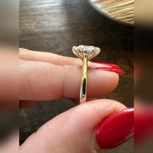 แหวนเพชรทรงรี TJ-01 จาก TAURUS JEWELS เพชรเลี้ยงในห้องปฏิบัติการสำหรับผู้หญิง แหวนหมั้นสุดหรู ทอง 18K/14K/9K ทองชมพู/ทองขาว รับรองโดย IGI/SGL - Product Image 3