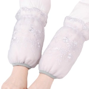 Protège-mains en dentelle brodée à double couche de style coréen pour femmes, en maille résistante aux taches, pour usage au bureau, automne et hiver - Product Image 5