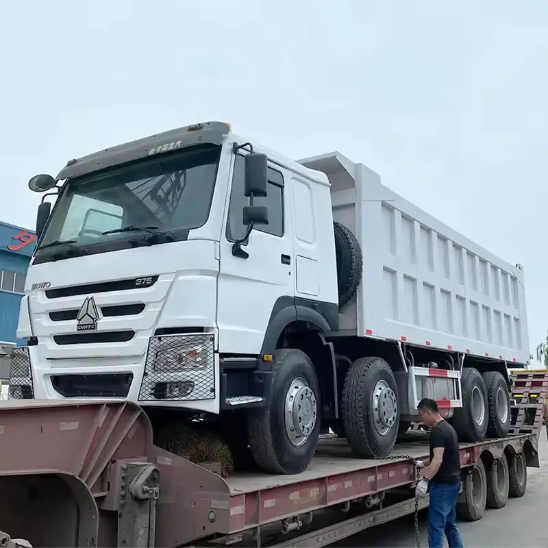 Prezzo a buon mercato 8x4 nuovo autocarro con cassone ribaltabile vendita calda in Africa Diesel 50 tonnellate howo autocarro 12 ruote 7800mm ZZ3317N3867