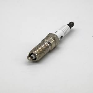 Iridyum otomobil parçaları benzinli yakıt tipi için yeni motor ateşleme bujisi L3Y218110 - Product Image 3