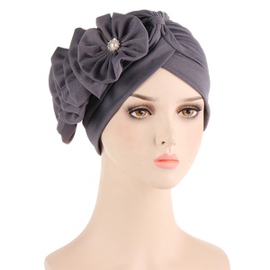 Turban plissé fleuri pour femme, <span class=keywords><strong>bonnet</strong></span> chimio extensible, pour perte de cheveux, patients atteints de cancer, prière musulmane, chapeau de sommeil doux à motif floral - Product Image 2