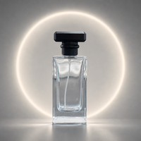 Flacon de parfum vide de luxe rectangulaire en verre transparent avec capuchon géométrique noir, pulvérisateur à fine brume et base épaisse pour emballage de parfum