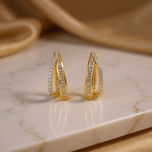 Orecchini E3487 in Oro con Diamanti Taglio Baguette, Oro Giallo Minimalista per Uso Quotidiano Femminile - Product Image 2