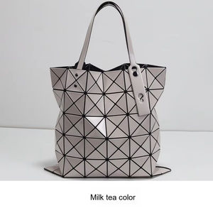 Sac fourre-tout matelassé géométrique à six compartiments classique, tendances mode 2025, pour femme, sac d'usine original à vie, en polyester, ouvert - Product Image 2