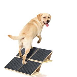 Rampe pour chien pour escaliers, cale d'escalier en bois réglable, rampe pliable pour chien d'intérieur avec support triangulaire et patins antidérapants pour animaux de compagnie - Product Image 1