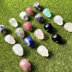 Kindfull Hot vendi 3cm pietre curative naturali vari teschi di intaglio di cristallo per i regali