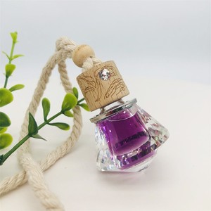 3ml Polymer Clay Sabor Líquido no Carro Perfume Difusor De Vidro Pendurado Garrafa com Tampa De Madeira - Product Image 1