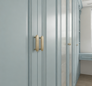 Armoire française bleu clair de luxe - Portes en maille cintrée et quincaillerie dorée, rangement intégré pour la chambre à coucher - Product Image 3