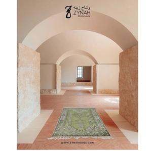 Tapis de prière musulman en viscose Emerald Serenity, exportateur indien, confortable pour hommes et femmes, disponible à la vente - Product Image 1