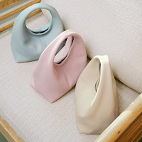 Tas Selempang Wanita Premium Kulit Sapi Bertekstur, Model Bulan Sabit, Tahan Air, dengan Penutup Magnetik, Trendi untuk Pesta Fashion
