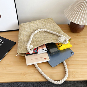 Sac à bandoulière pliable grande capacité, nouveau modèle, en paille, fourre-tout tendance avec fermeture éclair pour femme - PLAYMAX Plage et Extérieur - Product Image 4