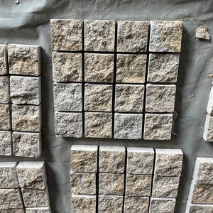 Dalles <span class=keywords><strong>de</strong></span> pavage paysager en granit jaune rouillé naturel, finition brisée, 10x10cm, à dos en maille, pour allées <span class=keywords><strong>de</strong></span> <span class=keywords><strong>jardin</strong></span> et <span class=keywords><strong>de</strong></span> parc - Vente en gros à prix abordable - Product Image 2