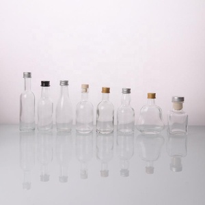 Beaucoup de styles de mini bouteilles en <span class=keywords><strong>verre</strong></span> d'alcool miniatures de 50ml avec bouchons/bouchons pour whisky vodka brandy - Product Image 3