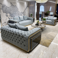 Fauteuil Chesterfield moderne de luxe capitonné en tissu avec cadre métallique pour salon de villa