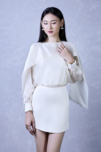 Blouse élégante en organza doux à col rond et manches bouffantes inspirées des vignes, fabriquée au Vietnam, modèle KA12 - Product Image 3