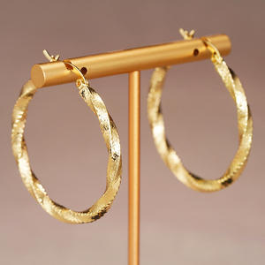 Boucles d'oreilles créoles dorées E4491 en alliage de zinc, style classique, bijoux de mode unisexe - Product Image 4