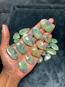 Pierre précieuse de fuchsite rubis de qualité supérieure, pierre naturelle polie pour la fabrication de bijoux et l'usage en cadeau, disponible au prix de gros - Product Image 2