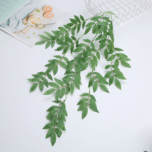 Vignes artificielles en saule, feuilles en soie vertes, 5 branches, décoration suspendue pour mariage, maison, extérieur, accessoires de photographie - Product Image 1
