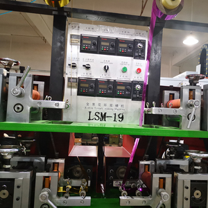 Máquina de molde de guirnalda de PE PP para nieve, árbol de Navidad, máquina de embalaje de árbol de Navidad, máquina de flocado de árbol de Navidad - Product Image 3