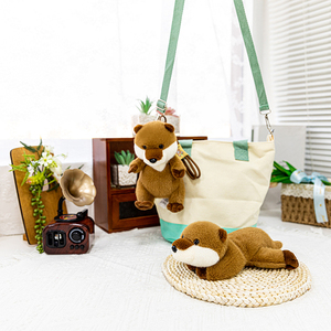 Al por mayor: Llavero de peluche suave de <span class=keywords><strong>nutria</strong></span> bebé, peluches personalizados, colgante para mochila, juguetes de animales de peluche de <span class=keywords><strong>nutria</strong></span> de simulación - Product Image 4