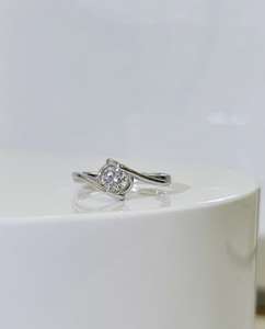 Bague pour femme en or massif 18 carats, diamant rond brillant cultivé en laboratoire à 75 % <span class=keywords><strong>de</strong></span> pureté, avec motif « <span class=keywords><strong>Baiser</strong></span> d'<span class=keywords><strong>ange</strong></span> », certifiée IGI, 2,6 g - Product Image 3