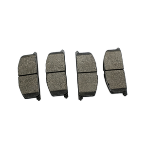 OEM 04465-21010 Pièces de frein automobile de haute qualité Kit de plaquettes de frein à disque avant Semi-métallique Compatible avec les véhicules Toyota 0446521010 - Product Image 1