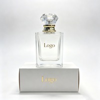 Flacon de parfum en verre carré de luxe pour femme, personnalisable avec bouchon, disponible en 30 ml, 50 ml et 100 ml, avec sélection de couleurs sur mesure.