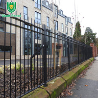 Panneaux de clôture de sécurité modernes anti-escalade en acier tubulaire noir thermolaqué de 1,8 m sur mesure, 3 rails en fer forgé pour jardin résidentiel