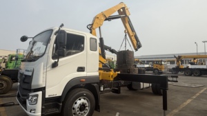 4x2 FOTON AUMAN CRANE TRUCK 270HP 8MT WITH GOOD QUALITY - Product Image 4
