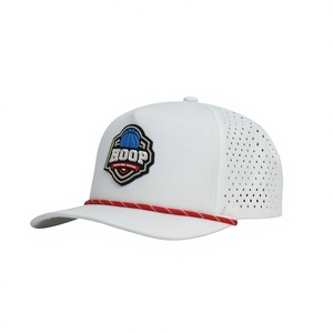 Casquette de golf blanche à 5 panneaux avec patch en caoutchouc et cordon rouge - Product Image 1