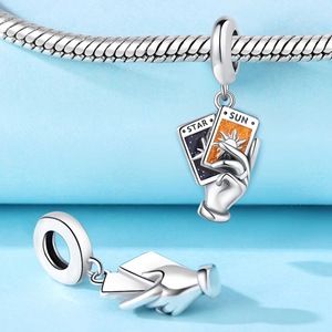 Abalorios de cobre plateado con dijes de sol, luna, estrellas y cartas del tarot para <span class=keywords><strong>pulseras</strong></span> europeas, venta al por mayor - Product Image 2