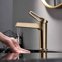 Robinet de lavabo moderne en laiton brossé doré non revêtu, monotrou, pour eau chaude et froide, à poser sur le comptoir