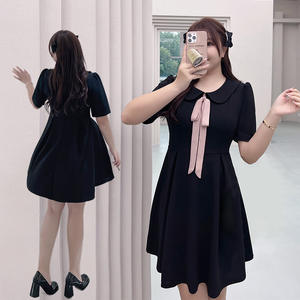 เดรสไหมพรมสีดำสำหรับผู้หญิง รุ่น Runqi N8536 แต่งโบว์ สีพื้น สไตล์นักศึกษา ไซส์พลัส ช่วยเก็บทรงเอวให้ดูเพรียว - Product Image 3