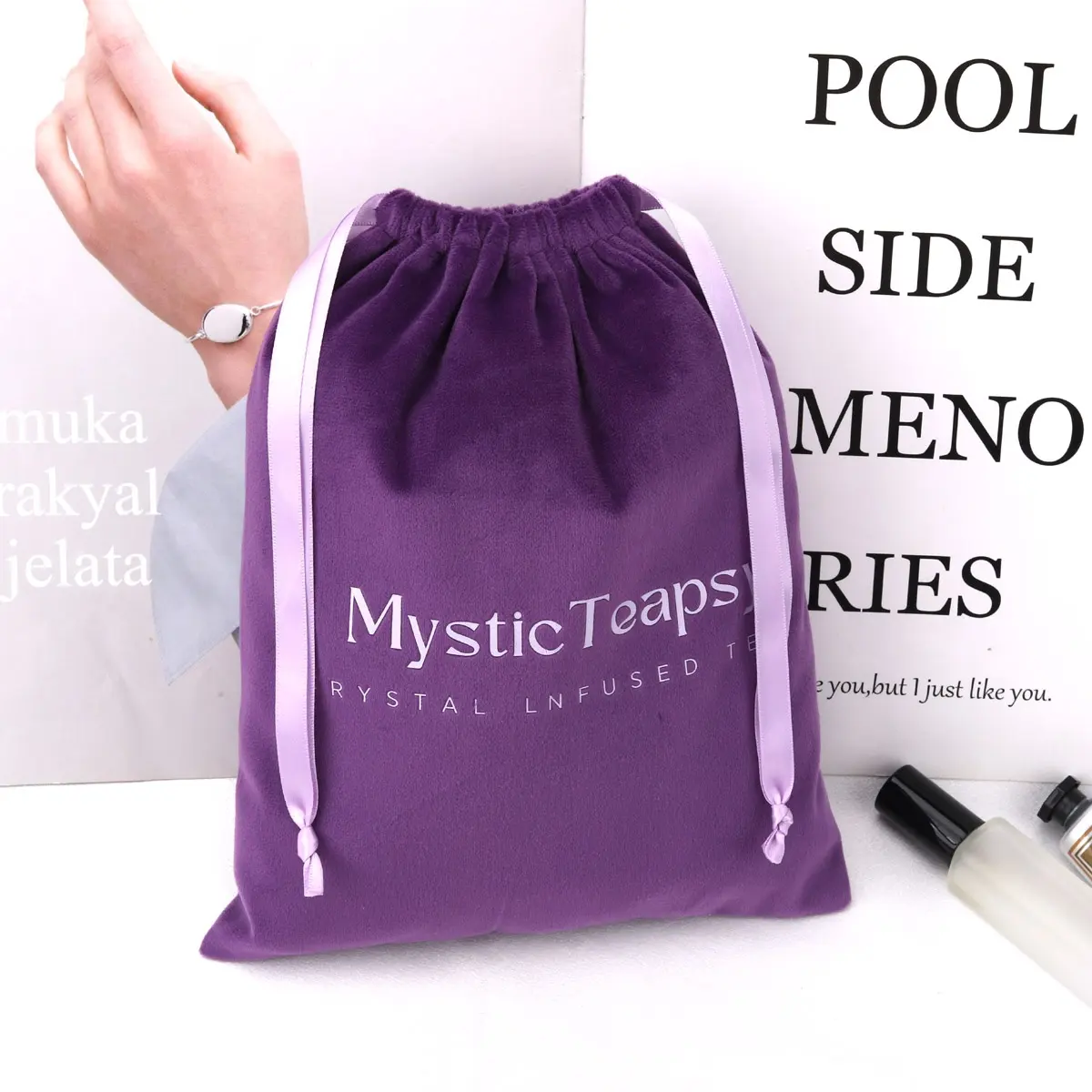 Изготовленный на заказ логотип напечатанный фиолетовый бархатный шнурок подарок ювелирный мешок роскошный мягкий бархатный мешок для упаковки пыли
