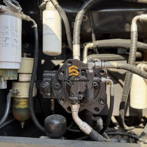 Excavatrice hydraulique Volvo EC240 d'occasion de 24 tonnes, presque neuve, avec moteur, boîte de vitesses et transmission - Product Image 6