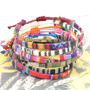 Pulsera tejida <span class=keywords><strong>de</strong></span> <span class=keywords><strong>tela</strong></span> <span class=keywords><strong>de</strong></span> lino y algodón colorida <span class=keywords><strong>de</strong></span> estilo bohemio ecológica al por mayor - Product Image 1