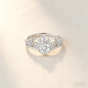 Anillo de Compromiso de Plata de Ley 925 con Forma de Corona, Zirconia Redonda de Corte Brillante, Engaste Pavé, Joyería Romántica para Mujer - Product Image 1