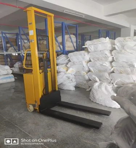 Apilador de palés hidráulico compacto con batería Operación de elevación suave Diseñado para espacios de almacén estrechos INDO SMC Movible - Product Image 6