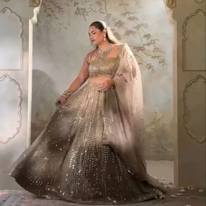 Último diseñador puro Karishma seda pesada adornado Lehenga Choli hermoso bordado pesado lentejuelas trabajo indio paquistaní - Product Image 1