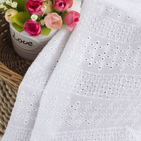 Tissu à œillets brodé blanc en gros, tissu en dentelle 100% coton, tissu brodé, vente chaude