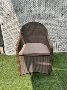 Chaises en rotin résistant aux intempéries avec cadre en aluminium et coussins en polyester Chaises en rotin et bois tissés pour le jardin - Product Image 3