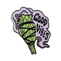 Imagen de logotipo de marca de planta de semillas Good Vibes Boutique Cool T-shirts Shop Accessories Bag Pin Diseño de tabaco personalizado Pin de esmalte duro