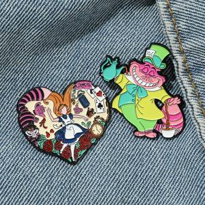 Broche personnalisée <span class=keywords><strong>Alice</strong></span> <span class=keywords><strong>Wonderland</strong></span> <span class=keywords><strong>Cat</strong></span> Insigne de goutte d'huile en alliage Gravure Sac en métal plaqué Vêtements Anniversaires Graduations - Product Image 2
