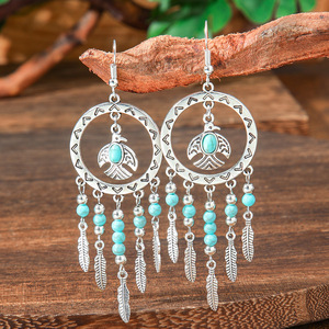 Boucles d'oreilles pendantes bohèmes en alliage plaqué argent antique pour femme, avec perles turquoise et plumes - Product Image 1