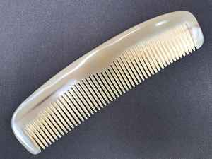 Peigne à cheveux en corne de buffle fait à la main, à dents larges et lisses, en corne naturelle polie, réduit les dommages aux cheveux et améliore la brillance des cheveux - Product Image 6