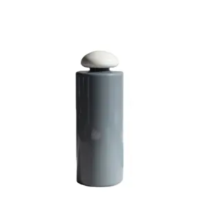 Botol kemasan kosmetik plastik PET ramah lingkungan bahu datar 250ml botol kosong permukaan cetakan panas penanganan permukaan sampo