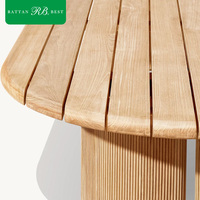 Table basse en teck de style nordique japonais moderne avec pieds cannelés pour cour extérieure