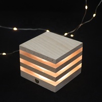 Décoration de style populaire lampe à LED forme de maison veilleuse en bois batterie lampe d'ambiance acrylique 3D avec interrupteur tactile