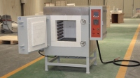 Four à moufle de laboratoire pour hautes températures Four à caisson automatique à chambre à 1200 degrés avec pompe pour traitement thermique